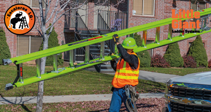 Maneras correctas de transportar una escalera